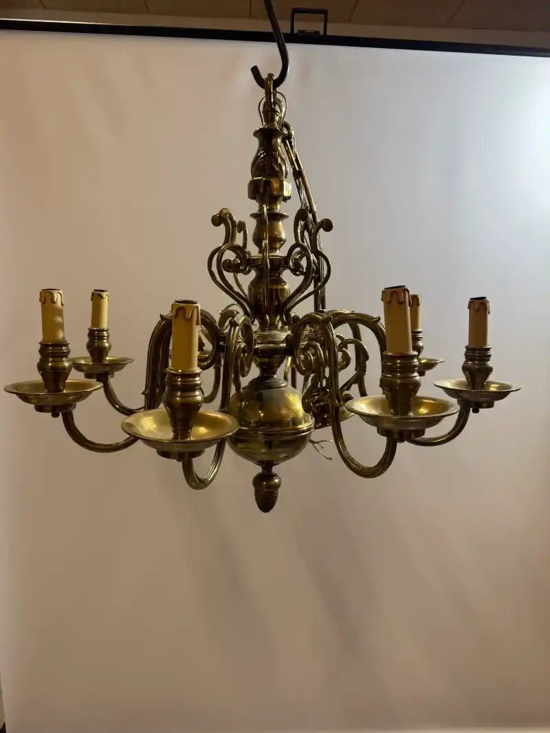 Antik støbt messing lysekrone – ring/skriv for pris