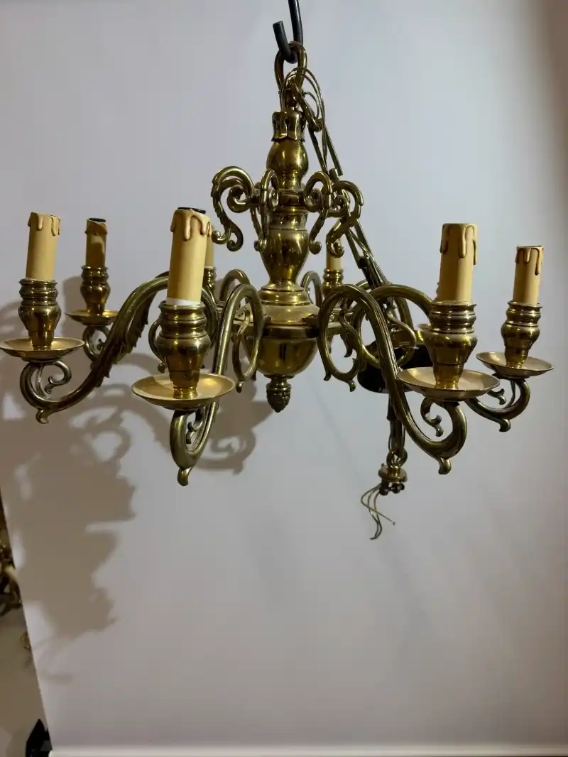 Antik Hjørring‑støbt messinglysekrone – ring/skriv for pris